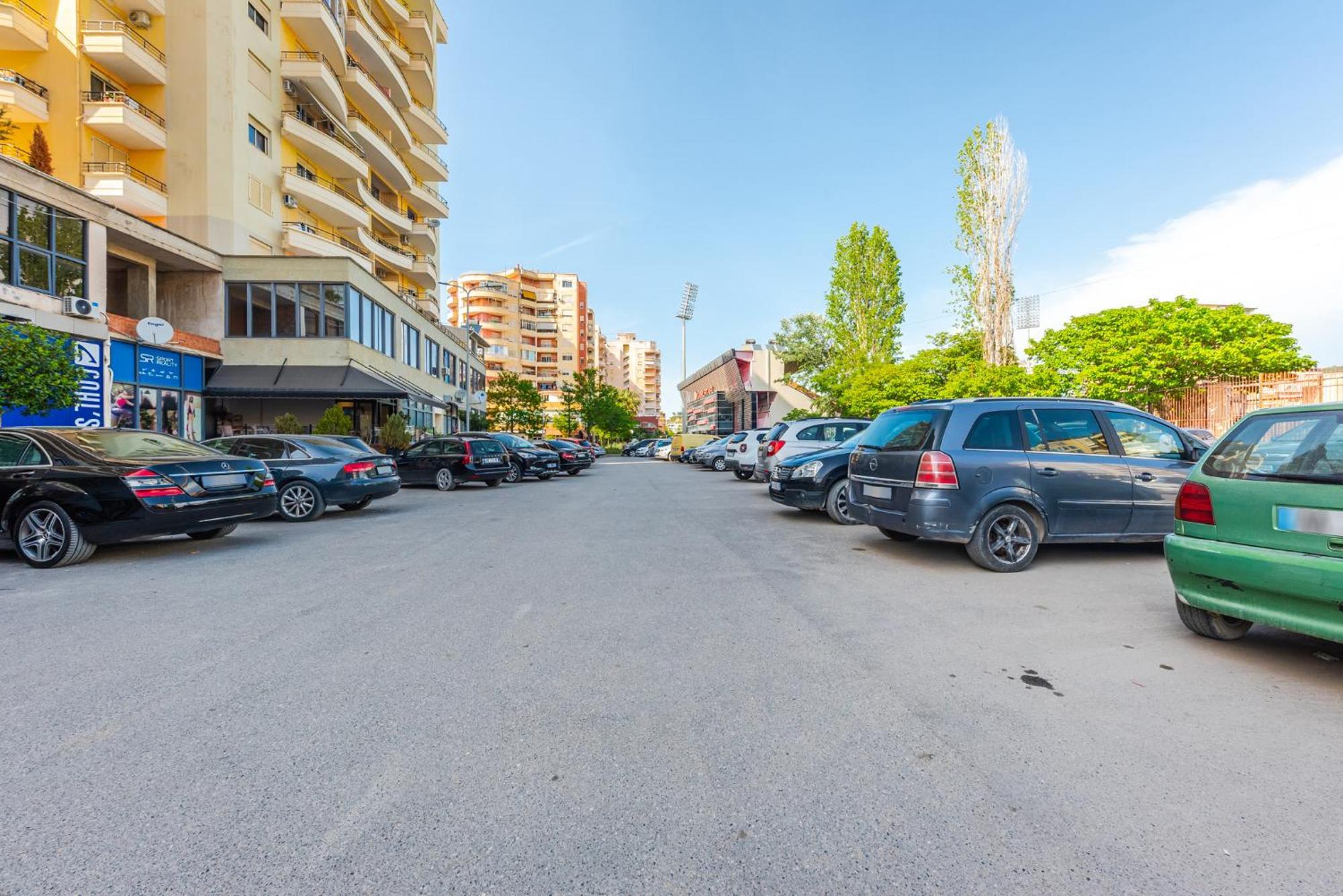 City Center Apartments By Kondo Stays Влёра Экстерьер фото