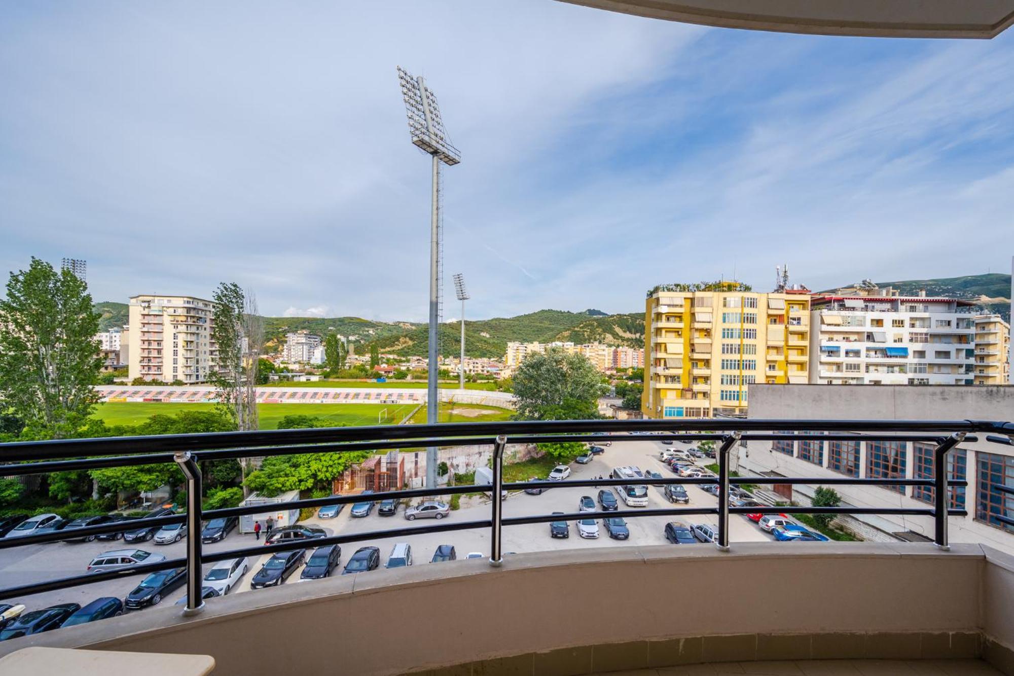 City Center Apartments By Kondo Stays Влёра Экстерьер фото