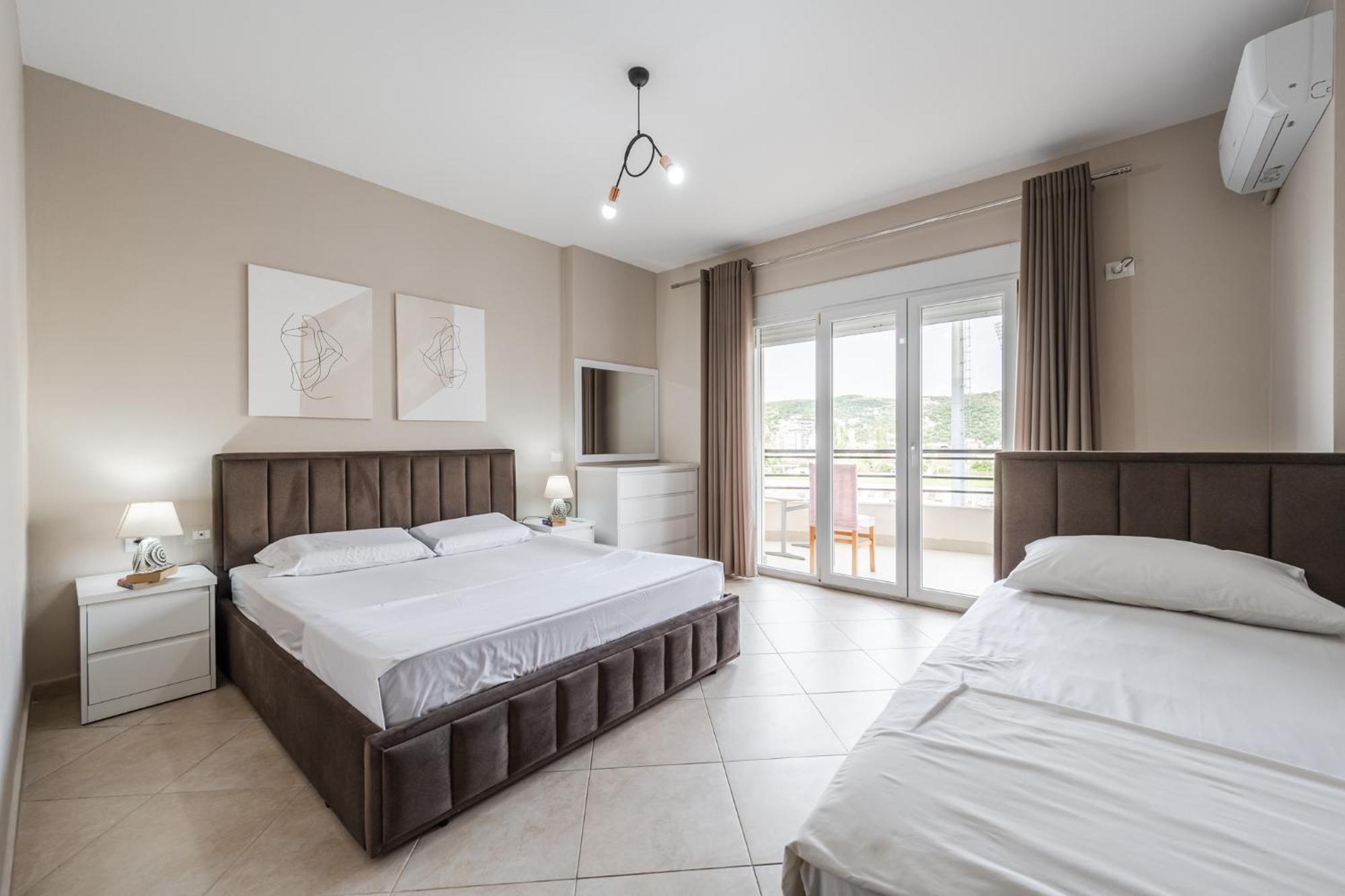 City Center Apartments By Kondo Stays Влёра Экстерьер фото