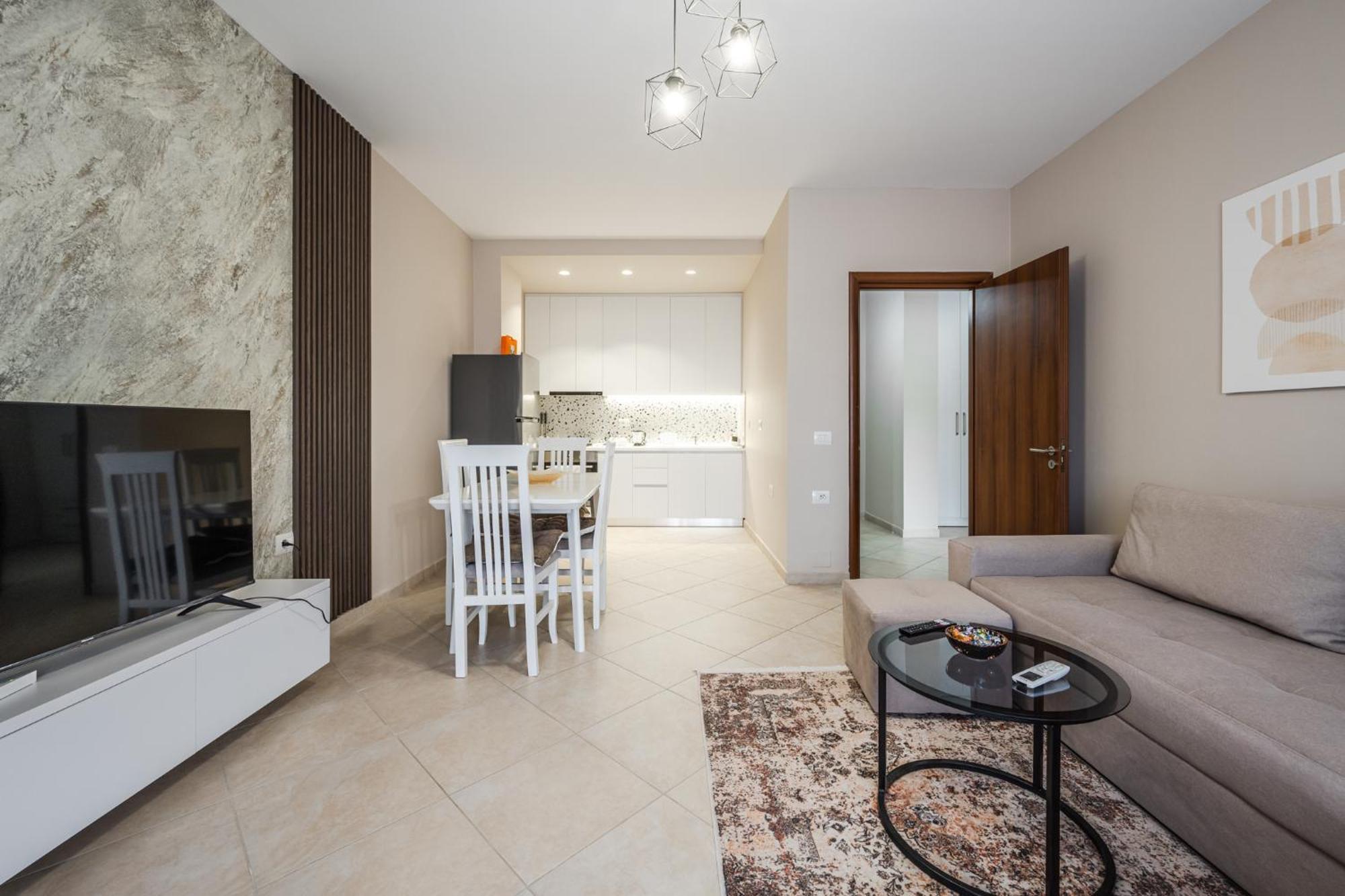 City Center Apartments By Kondo Stays Влёра Экстерьер фото
