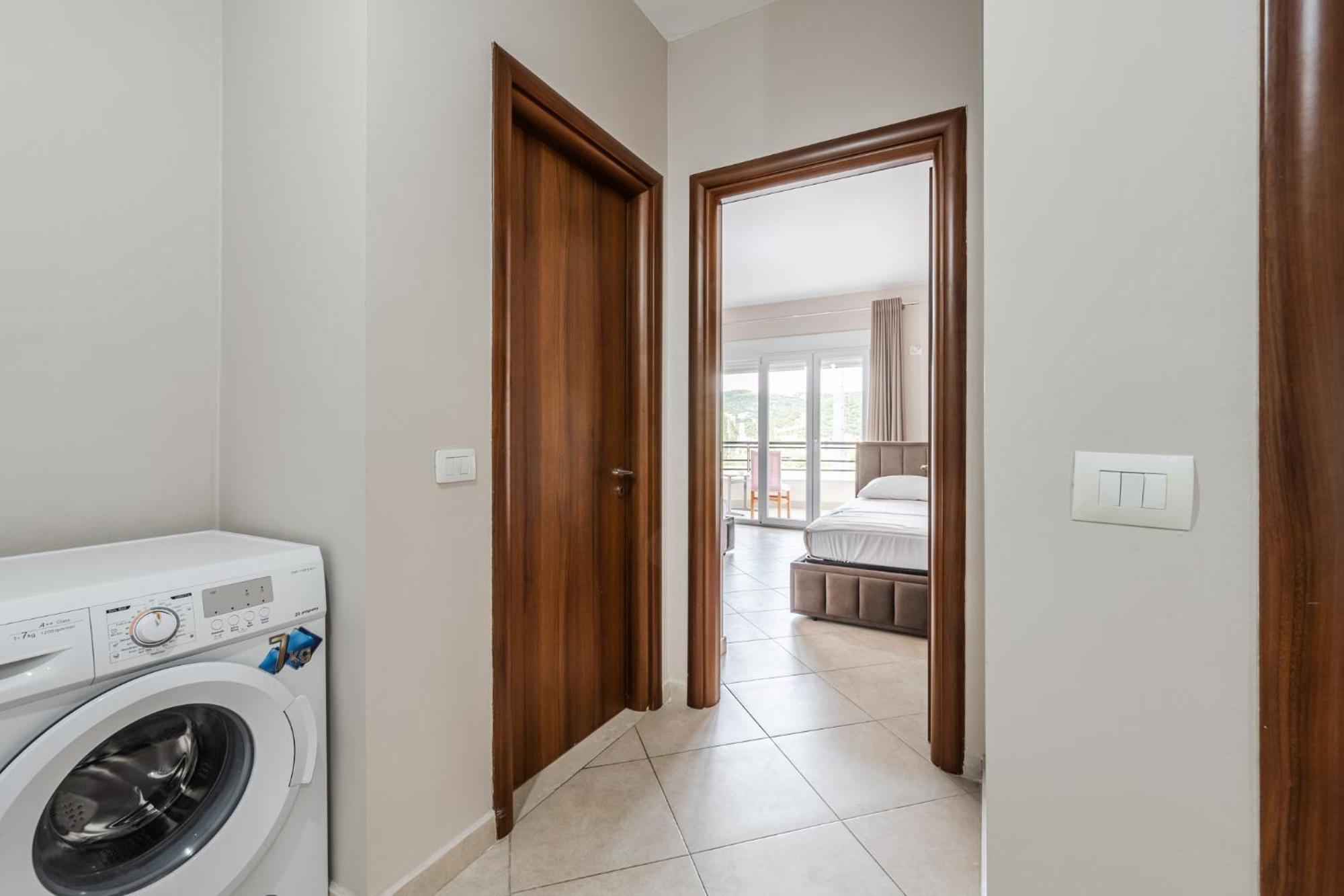 City Center Apartments By Kondo Stays Влёра Экстерьер фото