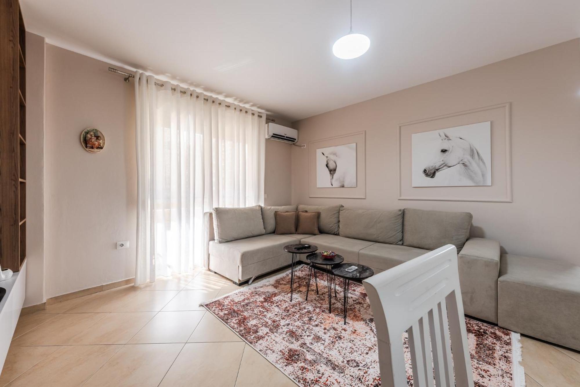 City Center Apartments By Kondo Stays Влёра Экстерьер фото