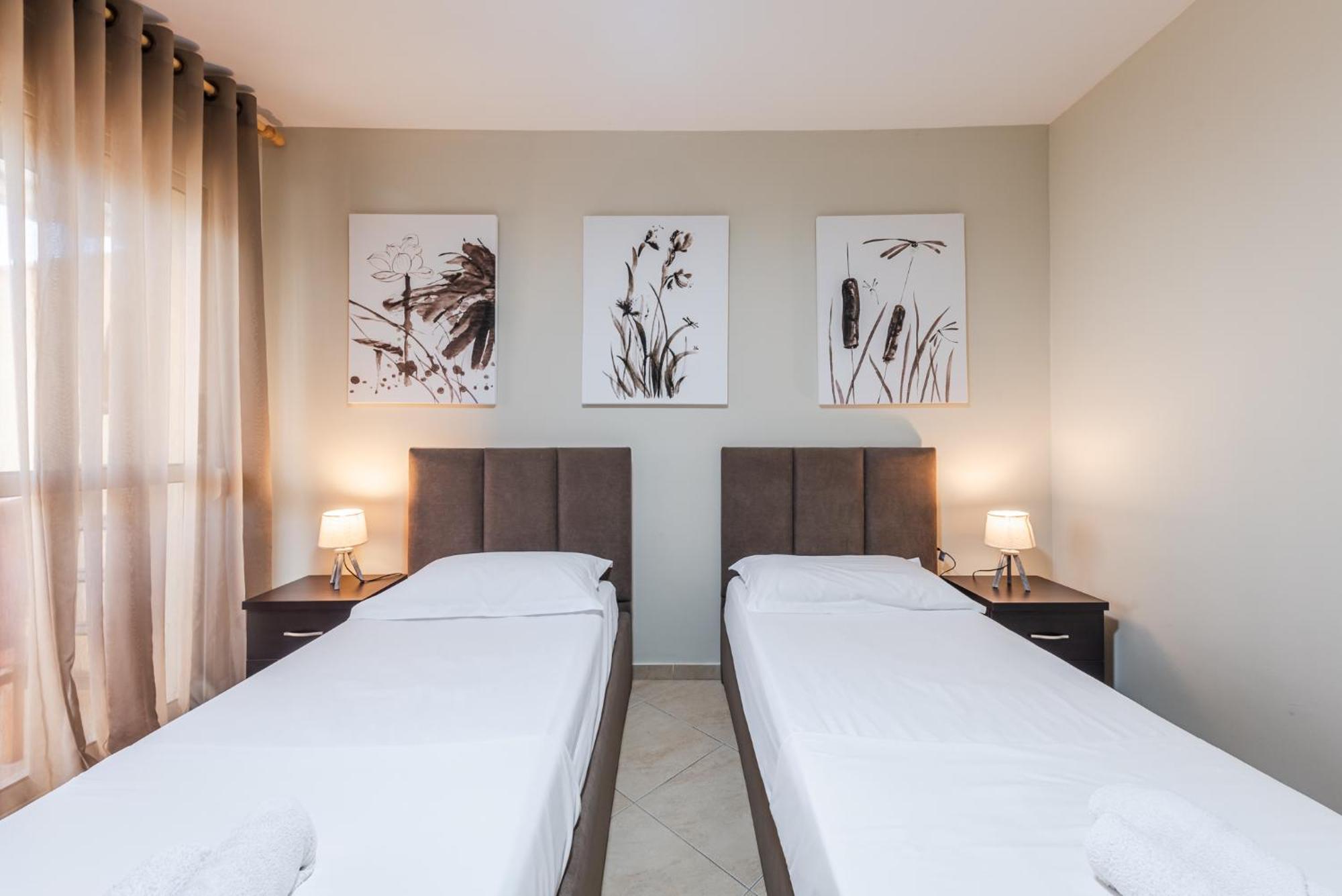 City Center Apartments By Kondo Stays Влёра Экстерьер фото
