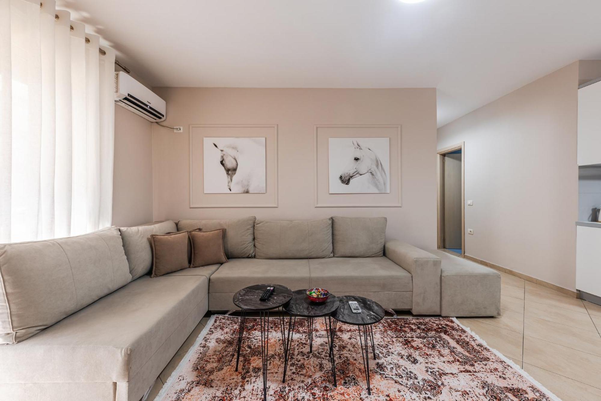 City Center Apartments By Kondo Stays Влёра Экстерьер фото
