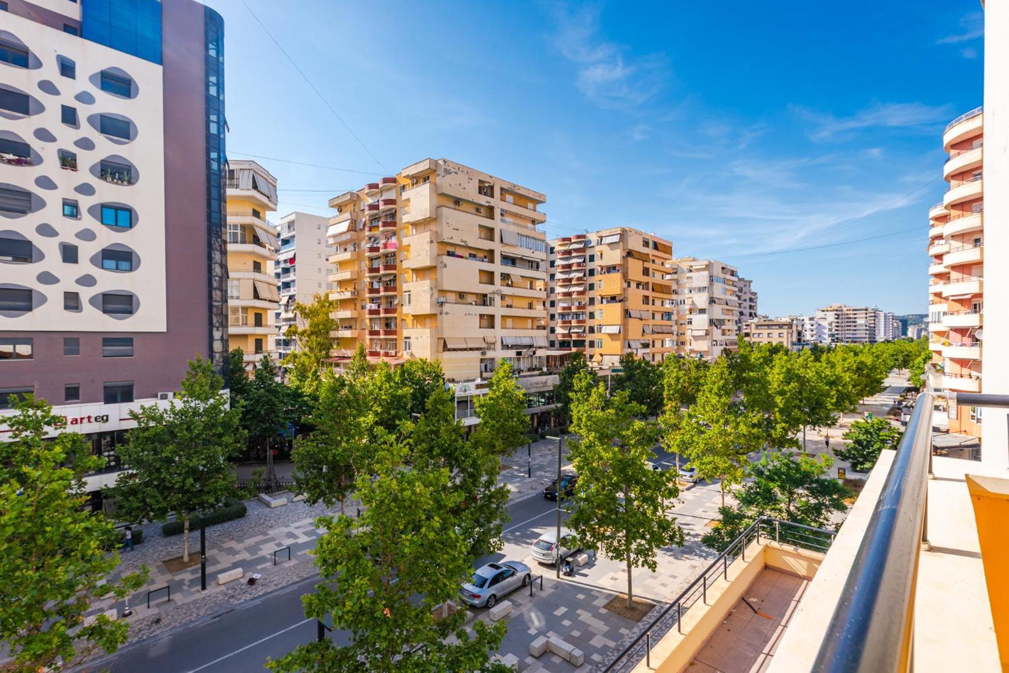 City Center Apartments By Kondo Stays Влёра Экстерьер фото
