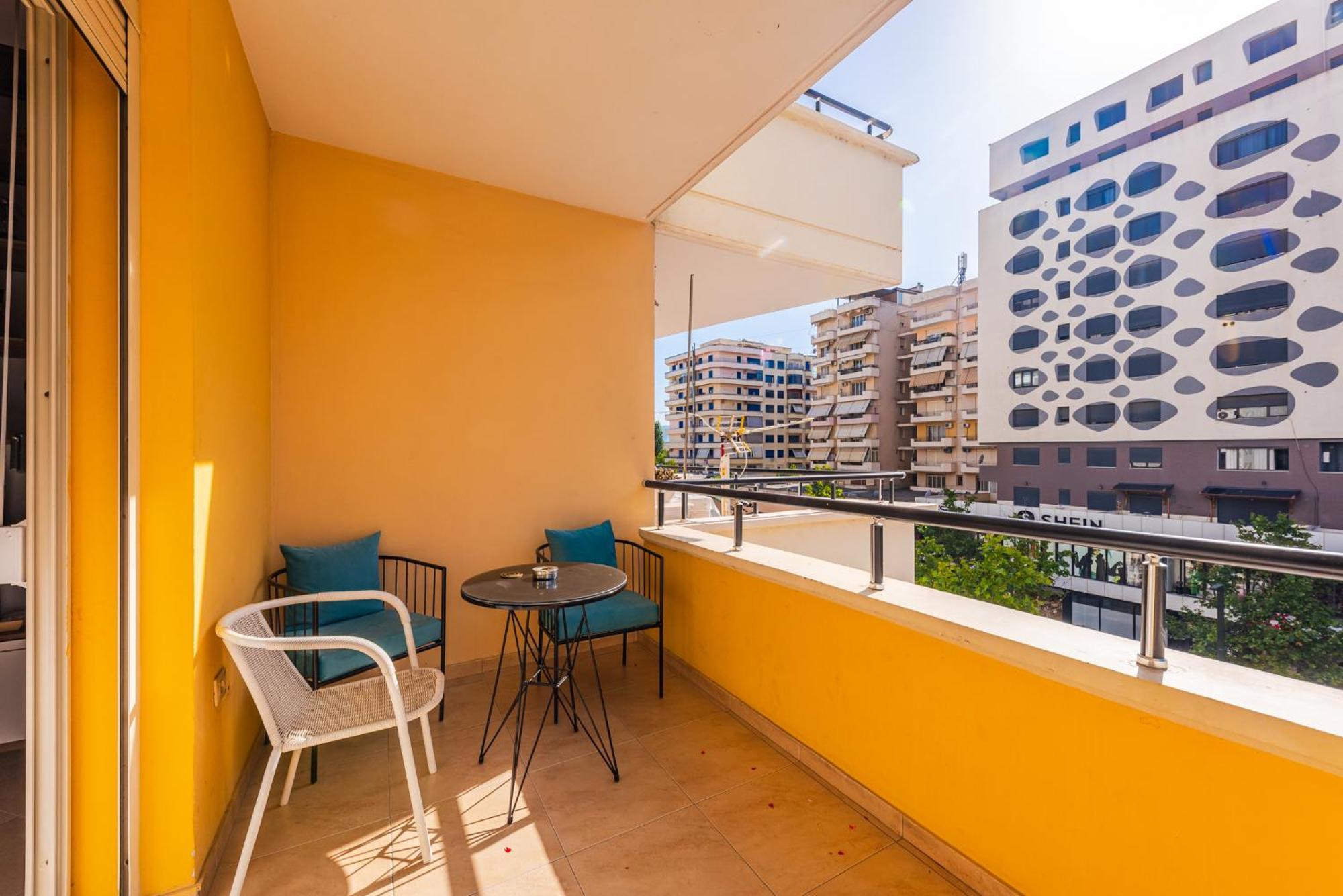 City Center Apartments By Kondo Stays Влёра Экстерьер фото