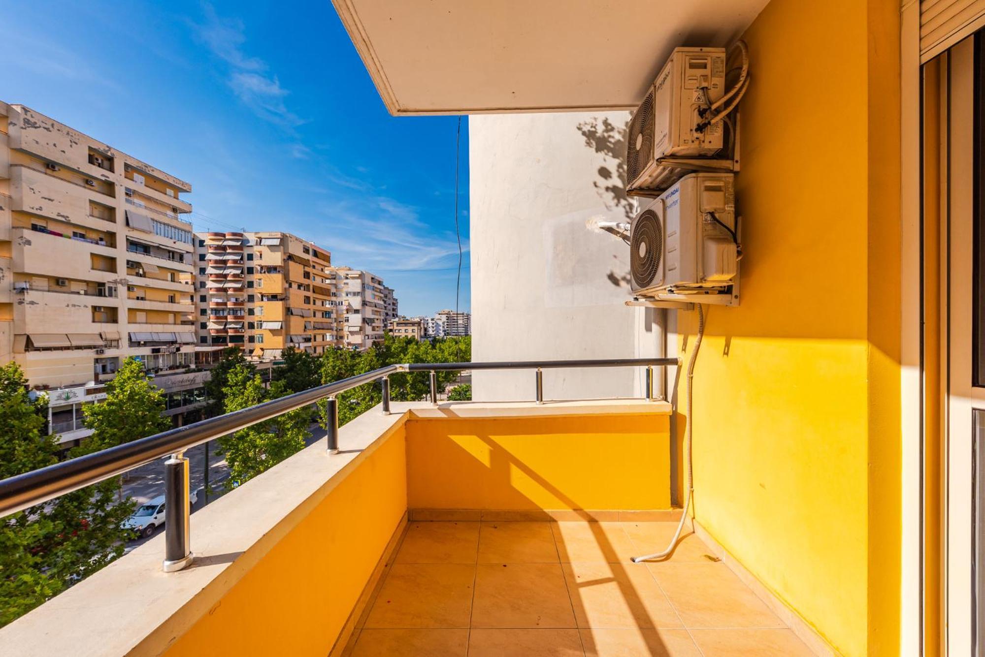 City Center Apartments By Kondo Stays Влёра Экстерьер фото